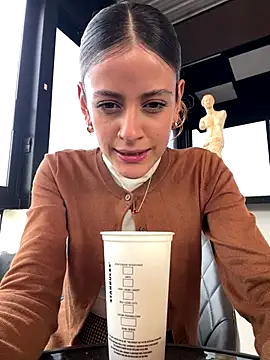 alana15 online show from October 23, 2025, 9:35 pm