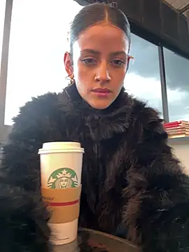 alana15 online show from December 19, 2025, 9:44 pm