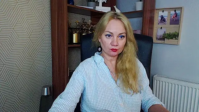 Snapshot of KayaMagic chatting on November 17, 2025, 5:52 pm KayaMagic online show from November 17, 2025, 5:52 pm