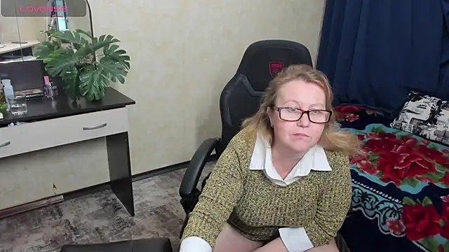 Snapshot of Frau_Marta chatting on December 12, 2024, 3:16 pm Frau Marta online show from December 12, 2024, 3:16 pm