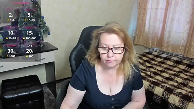 Snapshot of Frau_Marta chatting on January 4, 2025, 10:16 am Frau Marta online show from January 4, 2025, 10:16 am