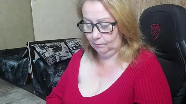 Snapshot of Frau_Marta chatting on October 24, 2025, 12:23 pm Frau Marta online show from October 24, 2025, 12:23 pm