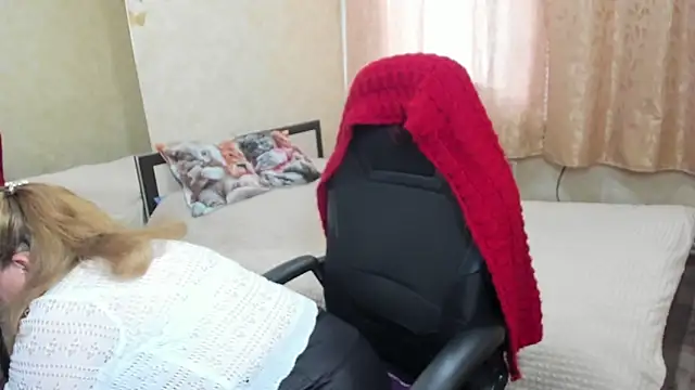 Snapshot of Frau_Marta chatting on May 16, 2026, 1:43 pm Frau Marta online show from May 16, 2026, 1:43 pm