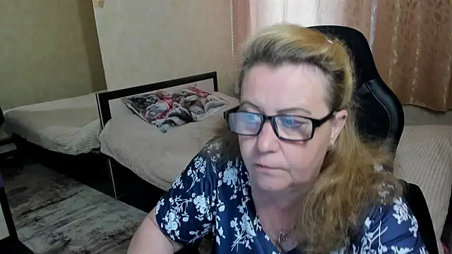 Snapshot of Frau_Marta chatting on May 22, 2026, 11:27 am Frau Marta online show from May 22, 2026, 11:27 am