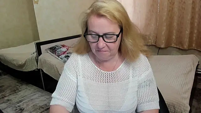 Snapshot of Frau_Marta chatting on May 28, 2026, 12:02 pm Frau Marta online show from May 28, 2026, 12:02 pm