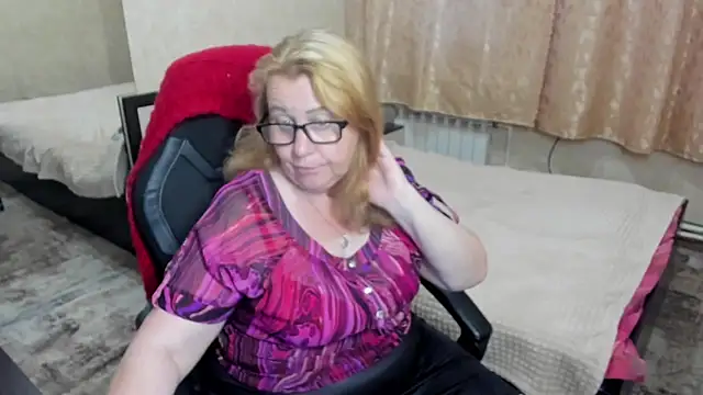 Snapshot of Frau_Marta chatting on June 5, 2026, 6:57 pm Frau Marta online show from June 5, 2026, 6:57 pm