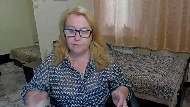 Snapshot of Frau_Marta chatting on June 11, 2026, 12:58 pm Frau Marta online show from June 11, 2026, 12:58 pm