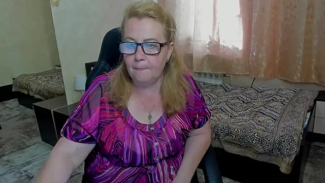 Snapshot of Frau_Marta chatting on June 12, 2026, 3:33 pm Frau Marta online show from June 12, 2026, 3:33 pm