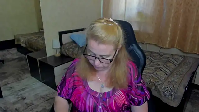 Snapshot of Frau_Marta chatting on June 20, 2026, 1:14 pm Frau Marta online show from June 20, 2026, 1:14 pm