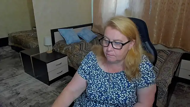 Snapshot of Frau_Marta chatting on June 21, 2026, 1:03 pm Frau Marta online show from June 21, 2026, 1:03 pm