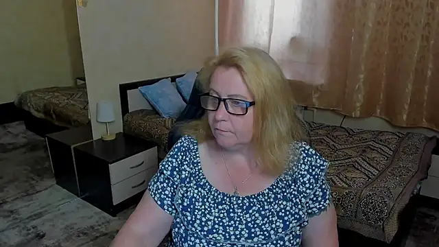 Snapshot of Frau_Marta chatting on June 28, 2026, 12:55 pm Frau Marta online show from June 28, 2026, 12:55 pm