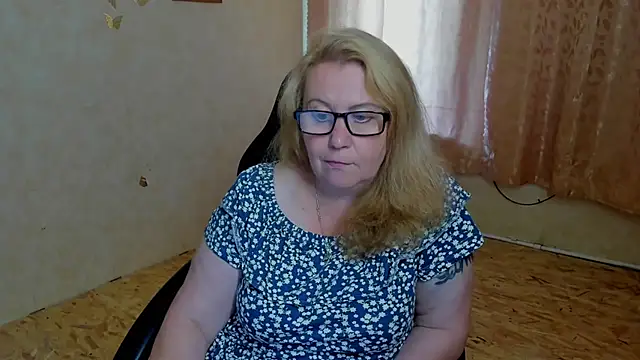 Snapshot of Frau_Marta chatting on July 5, 2026, 12:45 pm Frau Marta online show from July 5, 2026, 12:45 pm