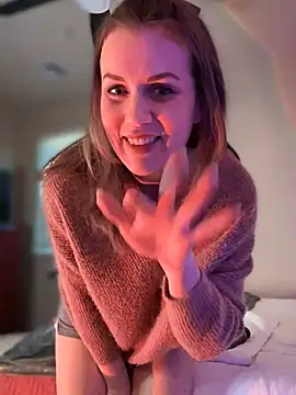 MaiseKnox online show from December 13, 2024, 9:20 pm