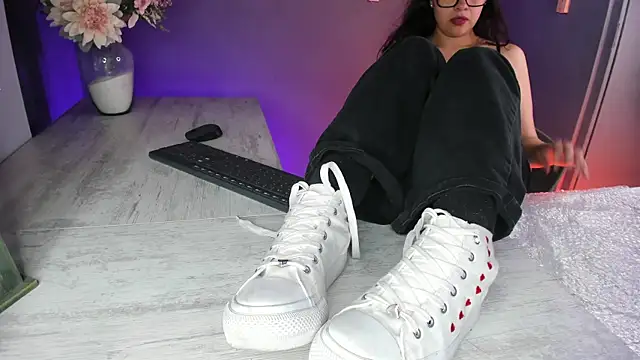 veronicafalcon online show from May 27, 2026, 9:01 pm