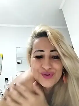 Snapshot of vivifernades chatting on December 18, 2024, 11:34 am vivifernades online show from December 18, 2024, 11:34 am