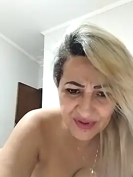 Snapshot of vivifernades chatting on January 22, 2025, 12:17 pm vivifernades online show from January 22, 2025, 12:17 pm