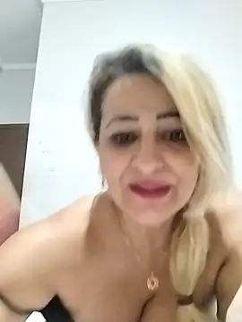 Snapshot of vivifernades chatting on February 14, 2025, 5:57 pm vivifernades online show from February 14, 2025, 5:57 pm