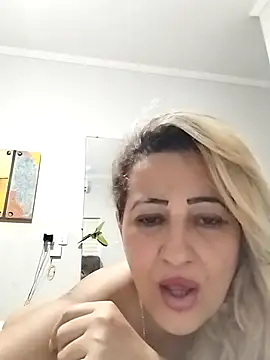 Snapshot of vivifernades chatting on February 19, 2025, 4:44 am vivifernades online show from February 19, 2025, 4:44 am