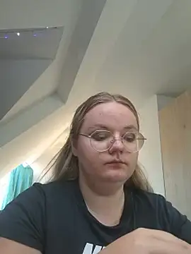 Fiona0705 online show from September 19, 2025, 10:27 am