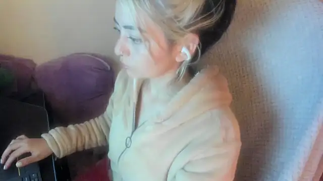 Snapshot of Sammysammy_ chatting on June 19, 2026, 11:14 am Sammysammy online show from June 19, 2026, 11:14 am