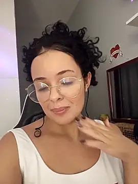 Snapshot of NinaSweet2 chatting on March 28, 2026, 4:01 am NinaSweet2 online show from March 28, 2026, 4:01 am