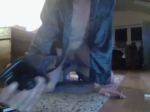 Snapshot of OllieMac chatting on March 15, 2025, 4:24 am OllieMac online show from March 15, 2025, 4:24 am