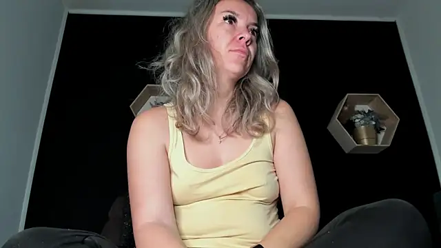 Snapshot of Alesys69 chatting on November 7, 2025, 2:22 am Alesys69 online show from November 7, 2025, 2:22 am