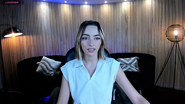 MelissaMoore  online show from April 28, 2026, 8:52 am
