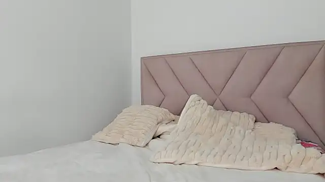 Dephne   online show from February 26, 2025, 5:39 pm