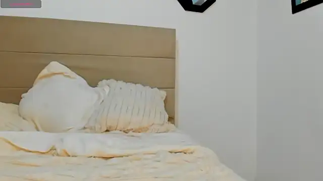 Dephne   online show from March 16, 2025, 4:45 pm