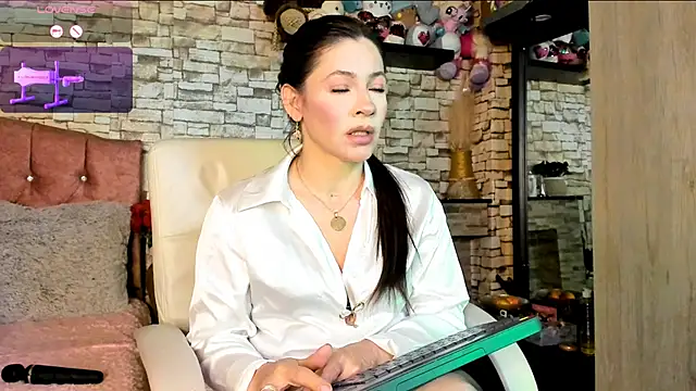 Snapshot of Carla_expit chatting on May 7, 2026, 12:49 am Carla expit online show from May 7, 2026, 12:49 am