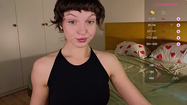 Snapshot of AliceKingsleigh chatting on May 14, 2026, 5:47 am AliceKingsleigh online show from May 14, 2026, 5:47 am