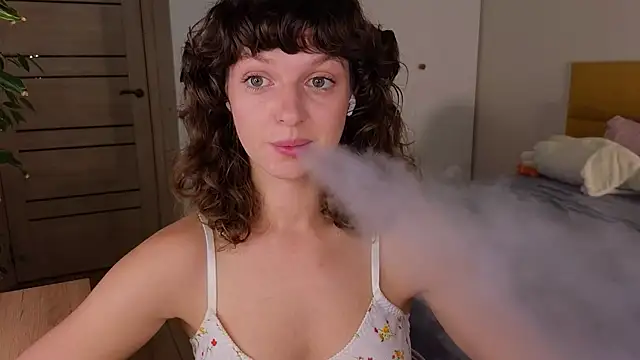 Snapshot of AliceKingsleigh chatting on July 31, 2026, 7:52 am AliceKingsleigh online show from July 31, 2026, 7:52 am