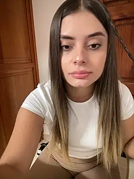 Snapshot of Miss_valeriaa chatting on December 8, 2024, 3:45 pm Miss valeriaa online show from December 8, 2024, 3:45 pm