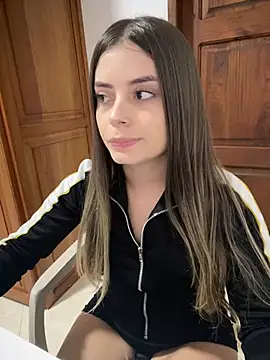 Snapshot of Miss_valeriaa chatting on February 6, 2025, 11:04 pm Miss valeriaa online show from February 6, 2025, 11:04 pm