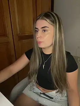 Snapshot of Miss_valeriaa chatting on November 26, 2025, 10:44 pm Miss valeriaa online show from November 26, 2025, 10:44 pm