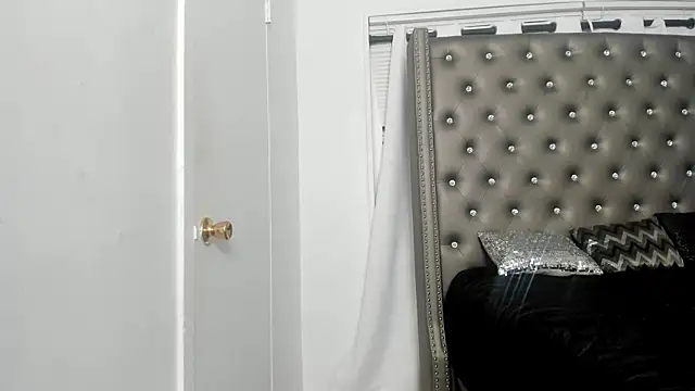 Snapshot of SashaMalone chatting on December 4, 2024, 9:40 am SashaMalone online show from December 4, 2024, 9:40 am