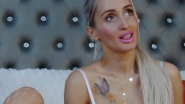 IsabelleEthan online show from March 8, 2025, 9:50 am