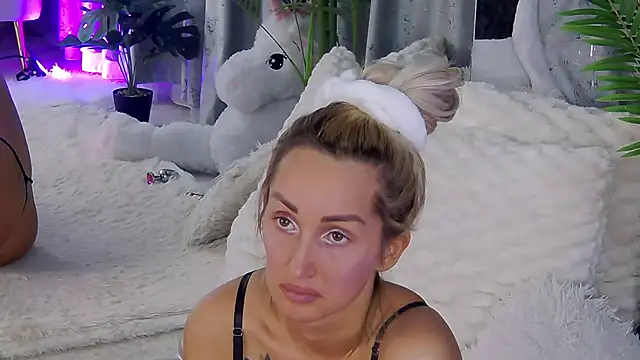 IsabelleEthan online show from July 21, 2026, 1:19 am