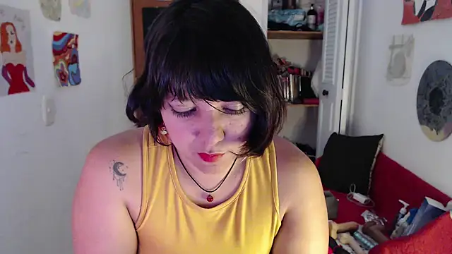 soynanabela28 online show from September 18, 2025, 7:10 am