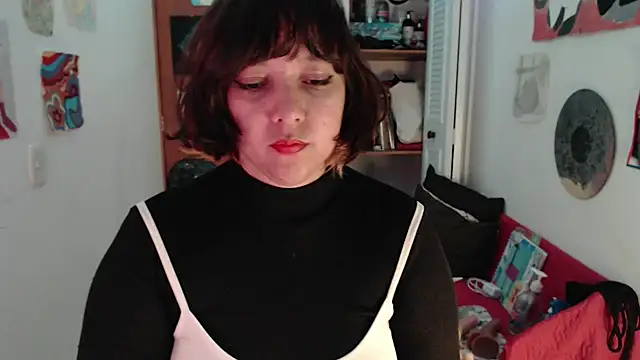 soynanabela28 online show from October 24, 2025, 3:58 am