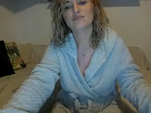 Snapshot of Jadore_able chatting on February 27, 2025, 2:32 am Jadore able online show from February 27, 2025, 2:32 am