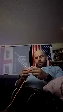 Snapshot of Axle-layne chatting on December 17, 2024, 9:17 am Axle-layne online show from December 17, 2024, 9:17 am