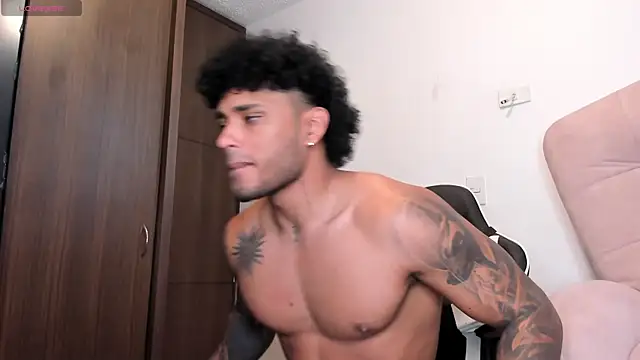 Snapshot of Alessandro_Vanni chatting on December 3, 2024, 3:22 pm Alessandro Vanni online show from December 3, 2024, 3:22 pm