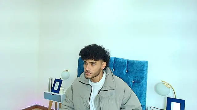 Snapshot of Alessandro_Vanni chatting on December 5, 2024, 11:49 am Alessandro Vanni online show from December 5, 2024, 11:49 am