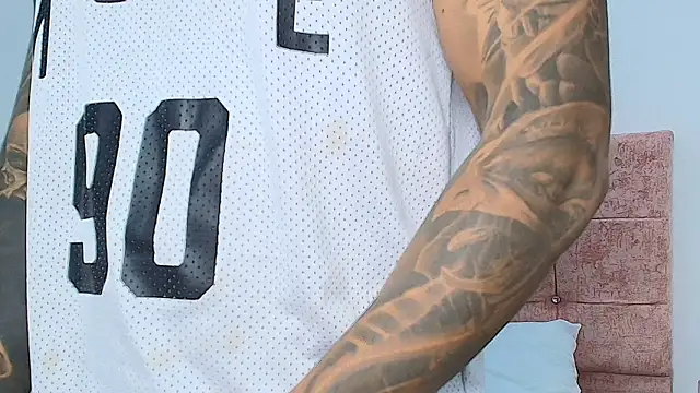 Snapshot of Alessandro_Vanni chatting on December 6, 2024, 12:49 pm Alessandro Vanni online show from December 6, 2024, 12:49 pm