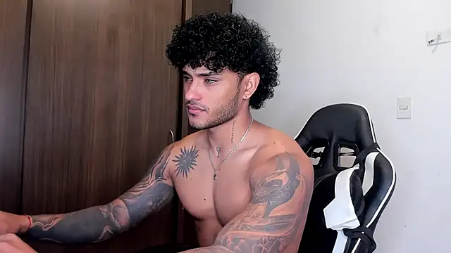 Snapshot of Alessandro_Vanni chatting on January 18, 2025, 3:27 pm Alessandro Vanni online show from January 18, 2025, 3:27 pm