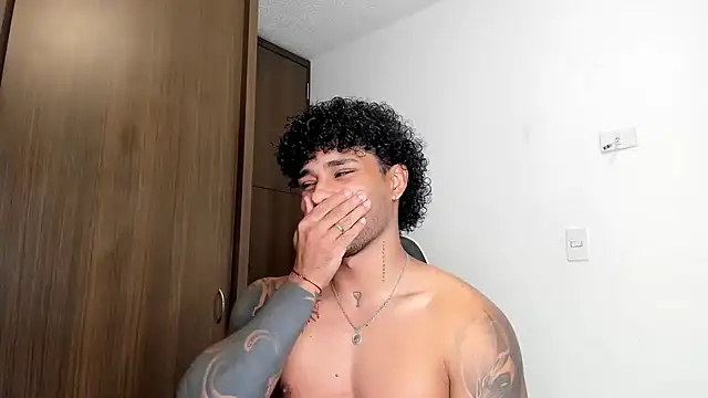 Snapshot of Alessandro_Vanni chatting on January 22, 2025, 11:32 pm Alessandro Vanni online show from January 22, 2025, 11:32 pm