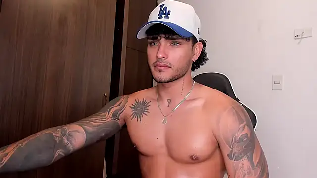 Snapshot of Alessandro_Vanni chatting on January 24, 2025, 3:24 pm Alessandro Vanni online show from January 24, 2025, 3:24 pm