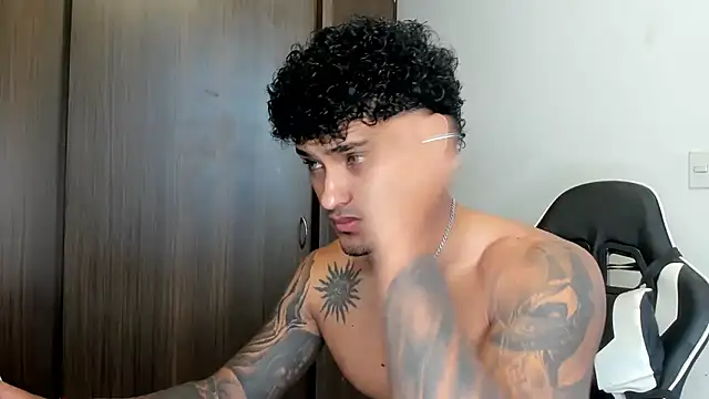 Snapshot of Alessandro_Vanni chatting on February 2, 2025, 7:46 pm Alessandro Vanni online show from February 2, 2025, 7:46 pm